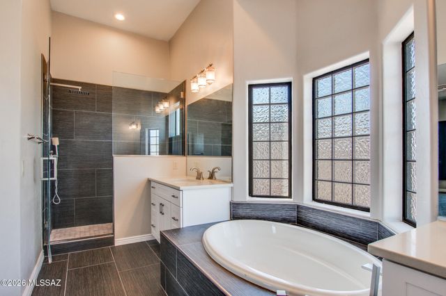 31 S Crown Plaza, Vail, AZ 85641