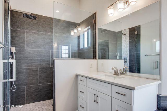 31 S Crown Plaza, Vail, AZ 85641