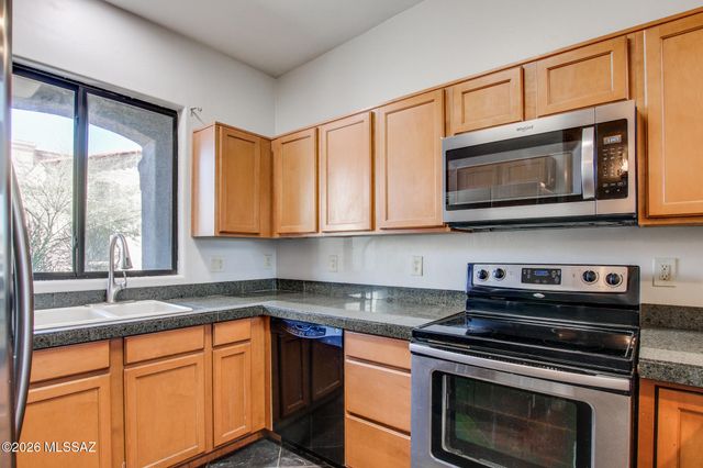 31 S Crown Plaza, Vail, AZ 85641