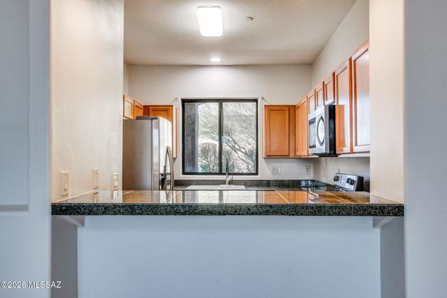 31 S Crown Plaza, Vail, AZ 85641