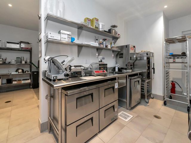 3101 W BAYSHORE BOULEVARD 402, Tampa, FL 33629