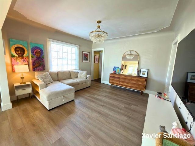 1128 Emerald Avenue, Grand Rapids, MI 49503