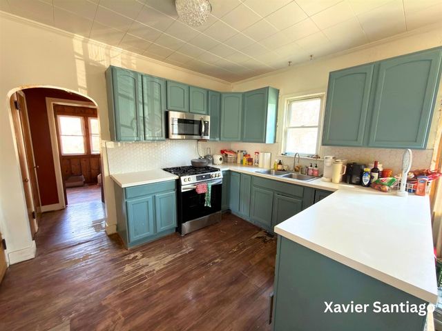 1128 Emerald Avenue, Grand Rapids, MI 49503