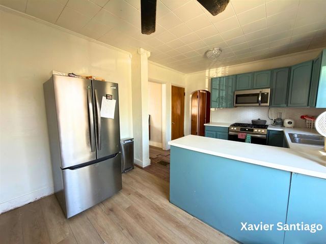 1128 Emerald Avenue, Grand Rapids, MI 49503