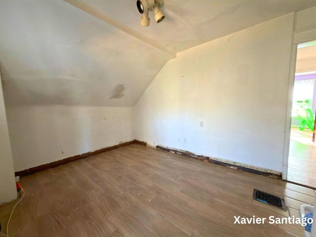 1128 Emerald Avenue, Grand Rapids, MI 49503