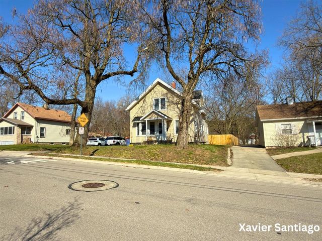 1128 Emerald Avenue, Grand Rapids, MI 49503
