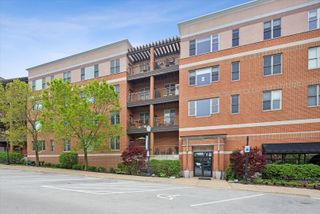 935 Burlington Avenue 110, Downers Grove, IL 60515