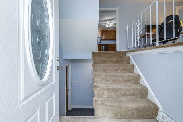 12 Ash Street, Londonderry, NH 03053