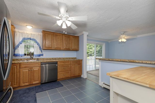 12 Ash Street, Londonderry, NH 03053