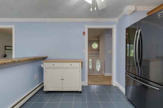 12 Ash Street, Londonderry, NH 03053