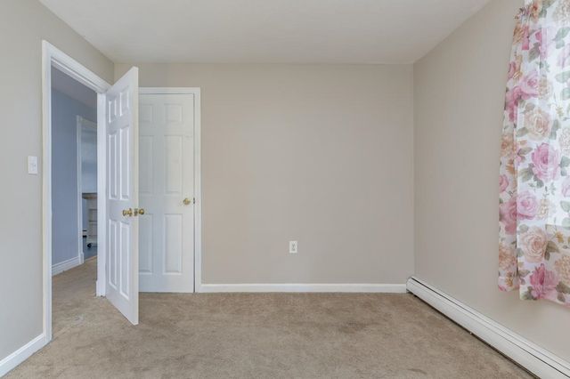 12 Ash Street, Londonderry, NH 03053