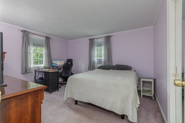 12 Ash Street, Londonderry, NH 03053