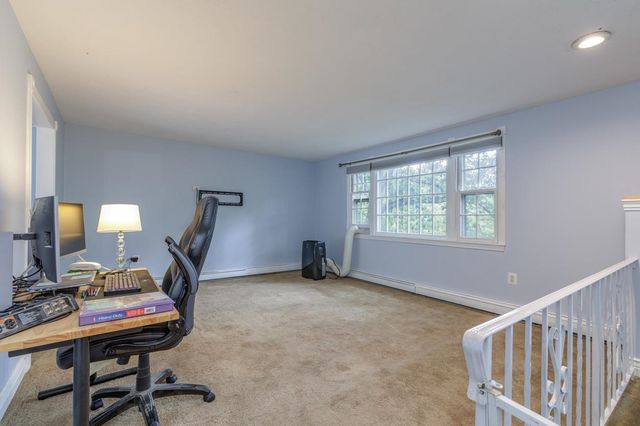 12 Ash Street, Londonderry, NH 03053