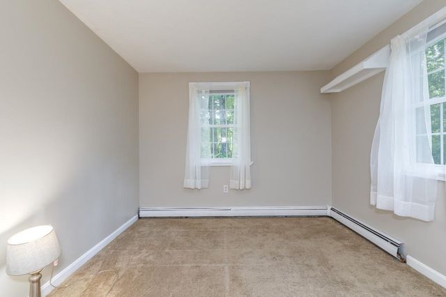 12 Ash Street, Londonderry, NH 03053