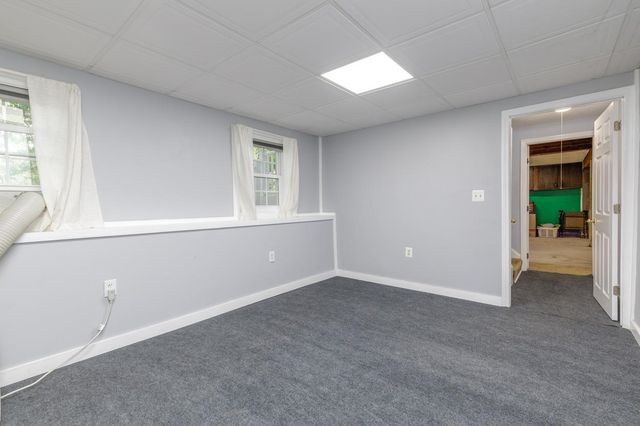 12 Ash Street, Londonderry, NH 03053