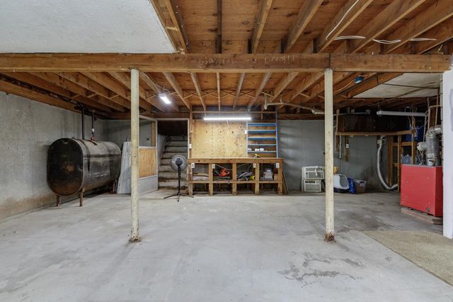 12 Ash Street, Londonderry, NH 03053