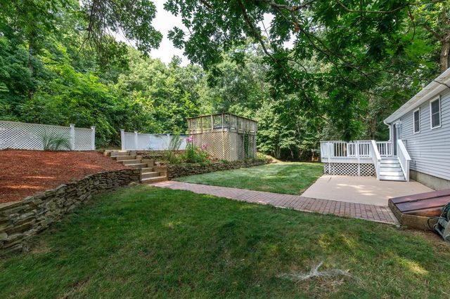 12 Ash Street, Londonderry, NH 03053