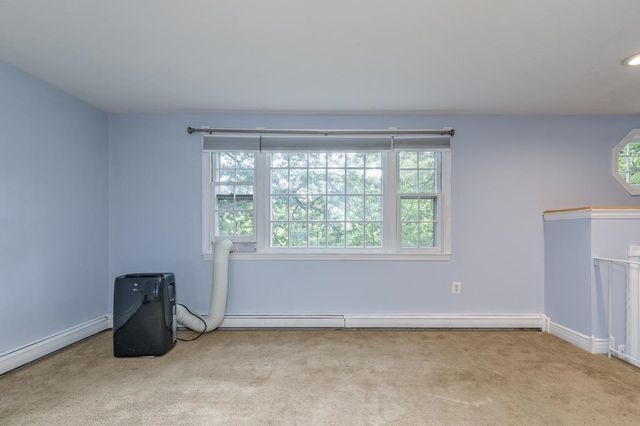 12 Ash Street, Londonderry, NH 03053