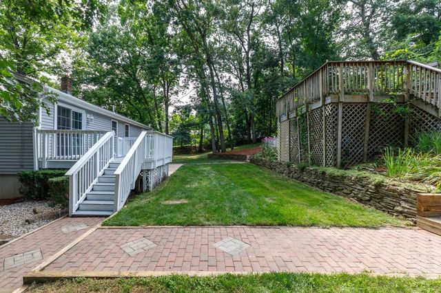 12 Ash Street, Londonderry, NH 03053