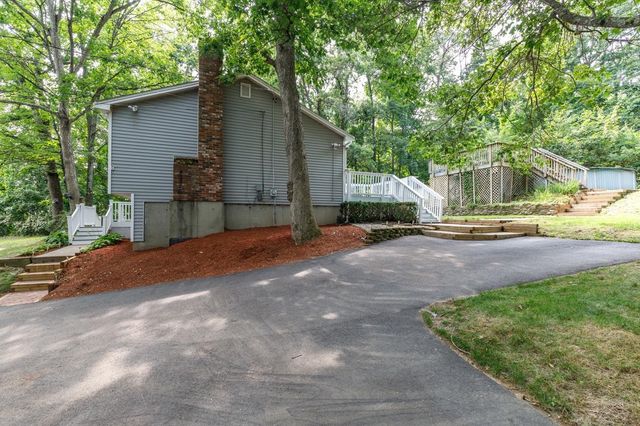12 Ash Street, Londonderry, NH 03053