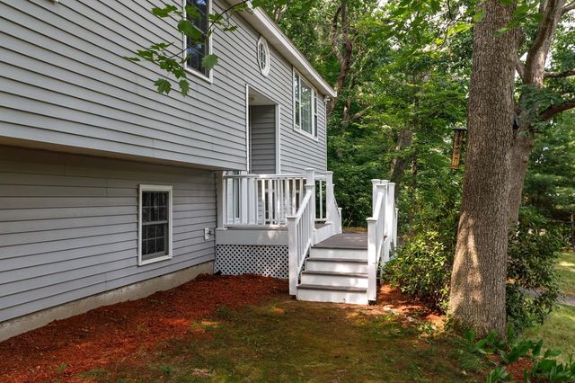 12 Ash Street, Londonderry, NH 03053