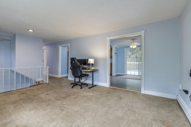 12 Ash Street, Londonderry, NH 03053