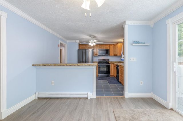 12 Ash Street, Londonderry, NH 03053