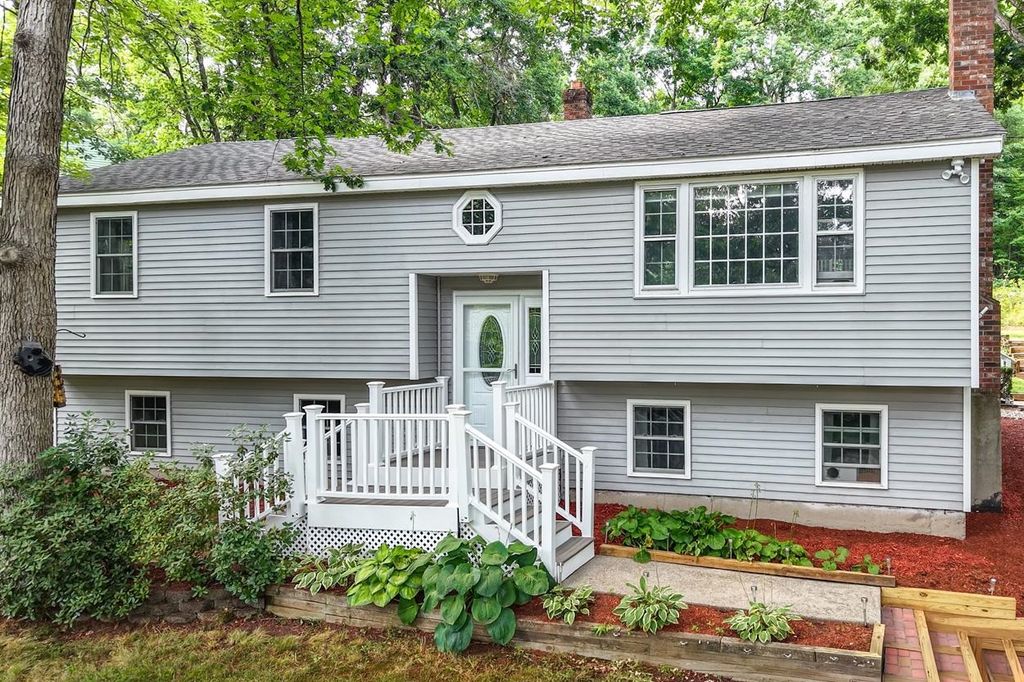 12 Ash Street, Londonderry, NH 03053