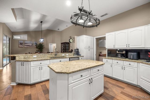 4860 W Angus Drive, Beverly Hills, FL 34465