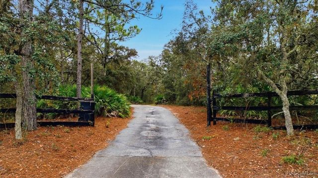 4860 W Angus Drive, Beverly Hills, FL 34465