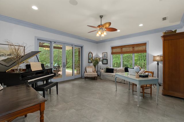 326 Cottonwood Spur, Carthage, TX 75633