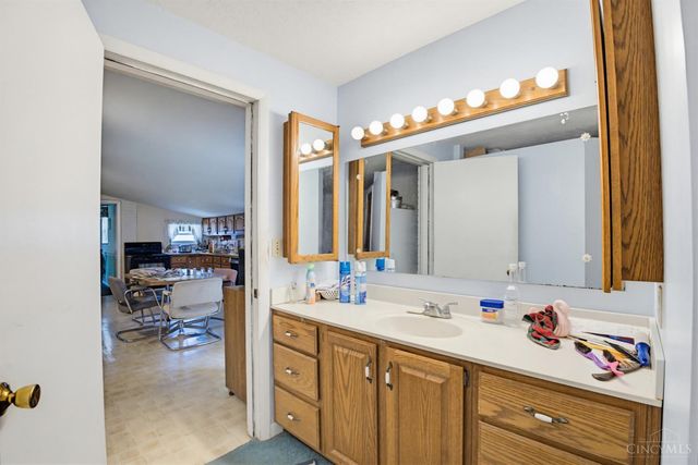 911 Lakeside Drive, Springfield Twp., OH 45231