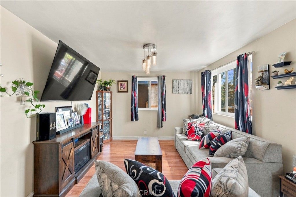 215 E 76 Place, Los Angeles, CA 90003 — photo 2