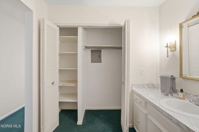 5679 Monroe Street, Unit 319, Sylvania, OH 43560