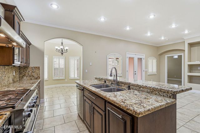 7291 Camino Del Sol Drive, El Paso, TX 79911