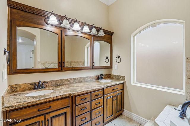 7291 Camino Del Sol Drive, El Paso, TX 79911