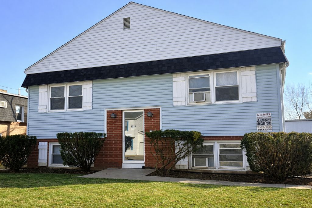 1215 Wall Street, Normal, IL 61761