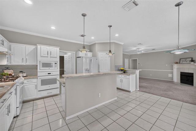111 Pine Manor Drive, Conroe, TX 77385