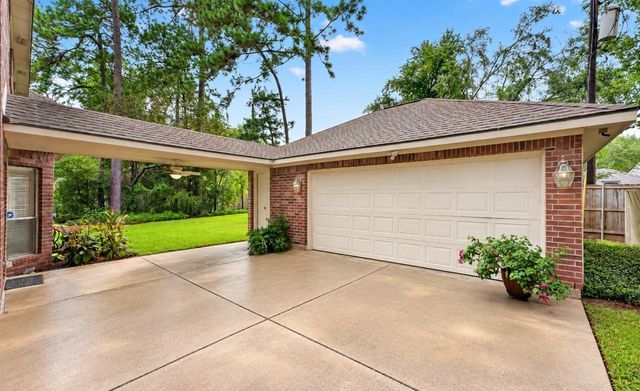 111 Pine Manor Drive, Conroe, TX 77385