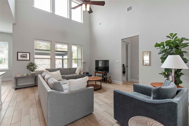 231 Village Oak DR, Austin, TX 78737