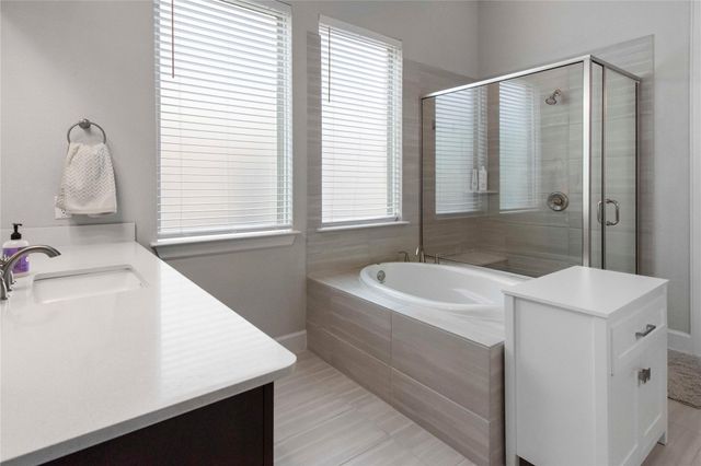 231 Village Oak DR, Austin, TX 78737