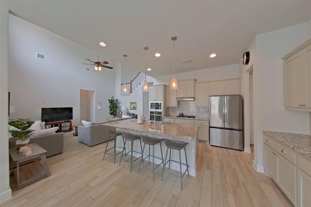 231 Village Oak DR, Austin, TX 78737
