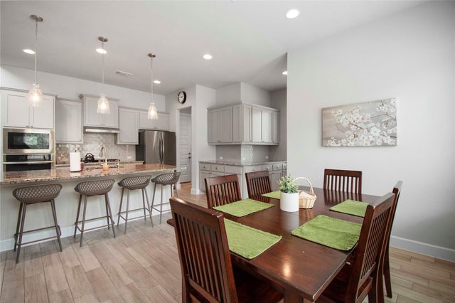 231 Village Oak DR, Austin, TX 78737