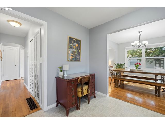 221 Se 109TH Ave, Portland, OR 97216