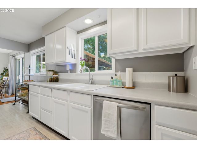 221 Se 109TH Ave, Portland, OR 97216