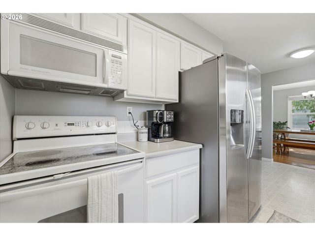 221 Se 109TH Ave, Portland, OR 97216