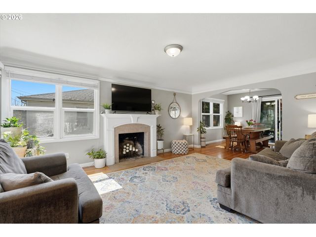 221 Se 109TH Ave, Portland, OR 97216