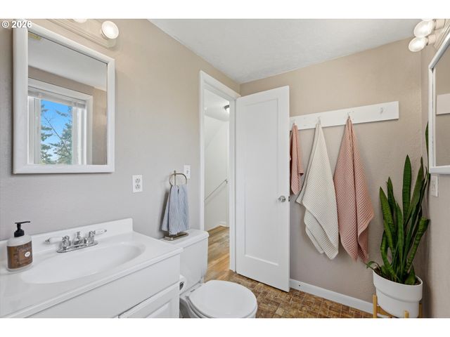 221 Se 109TH Ave, Portland, OR 97216