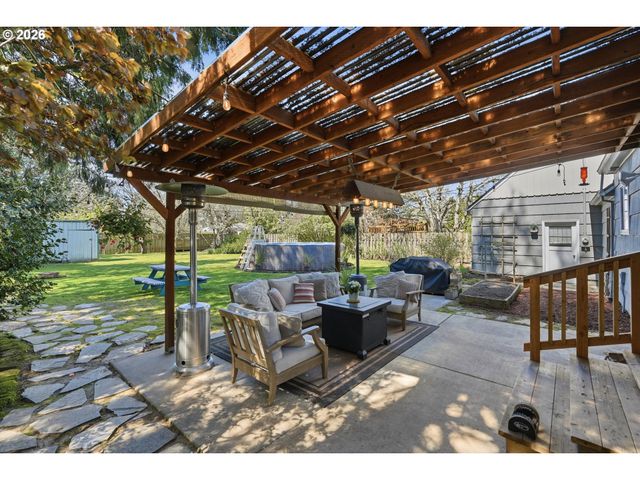 221 Se 109TH Ave, Portland, OR 97216