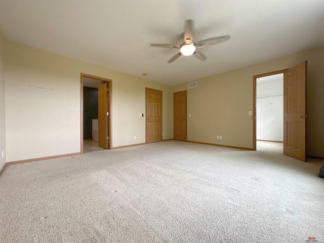 3810 S 189Th Street, Omaha, NE 68130